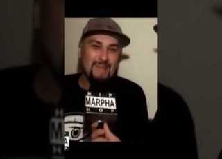 Ja Ich Hab Ihnen Den Mittelfinger Gezeigt DJDox