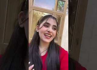 كتبت اسمك على الثلج وجان الحبر دمي الى احد الشعراء