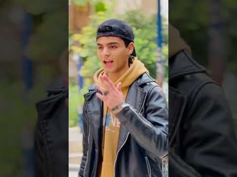 واقف علي القمه ومعايا مكلمه