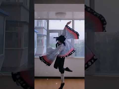Shinobu Kochou Dance Cosplay
