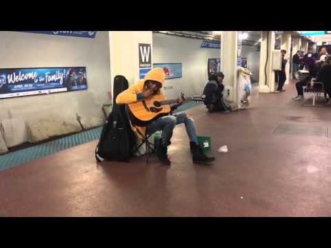 Subway Performer Stuns Crowd With Fleetwood Mac S Landslide Chicago Il Blue Line Washington S