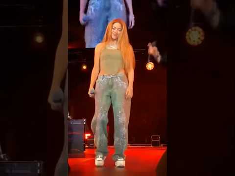 Shakira Hips Don T Lie Live Dance Wyclef Jean Shakira Hipsdontlie