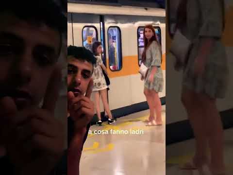 حرامية المترو في إيطاليا شوفوا بيعملوا ايه