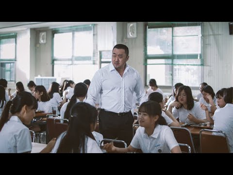 مدرب ملاكمة بيتعين مدرس فى مدرسة بنات كعقاب ليه لكن الطالبات بيخافوا منه