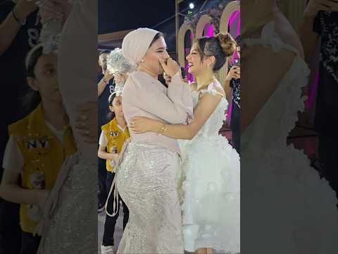 نانسي ياسر اجمل عروسه تهديه البوكيه لصاحبه عمرها ايه الجمال ده بجد