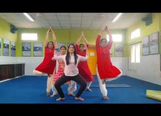  Sarve Bhavantu Sukhina Yoga Flow For Closing Mantra Yogwithricha Youtube Yogateacher