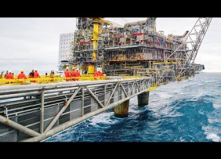  Life Inside Gigantic Billion Oil Rigs Operating 24 7 At Sea
