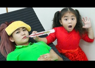 Annie Pretend Play Taking Care Of Her Sick Auntie With Kids Toys