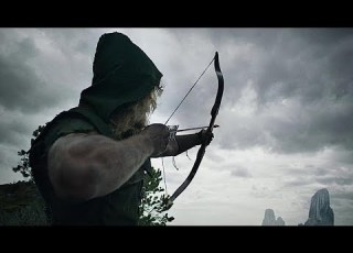 بيعيش على جزيره لمده ٥ سنين وبيرجع لبلدو لمحاربه الجريمة ملخص الحلقه 5 لمسلسل Arrow