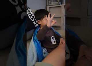 26개월 고사리손으로 엄마다리 마사지