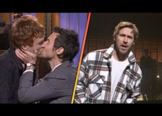  SNL Harry Styles KISSES Cast Member Gets Ryan Gosling Assist