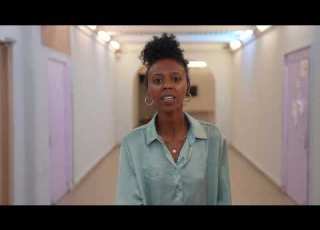 מורה מתמודדת עם אלימות