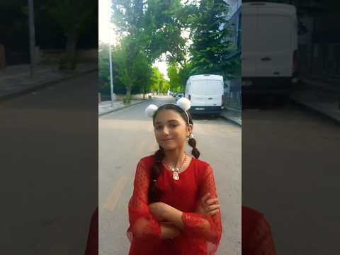 مبنمشيش جنب الحيط احنا بنمشي بنص الشارع