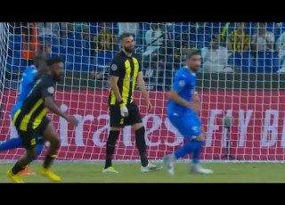 كريم بنزيما يضيع ركلة جزاء امام الهلال الهلال و الاتحاد ربع نهائي كاس الملك سلمان للاندية العربية