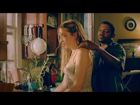 بتخون زوجها العجوز مع الميكانيكى الى عايش معاهم فى نفس البيت وبتستغله عشان ينفذلها رغباتها