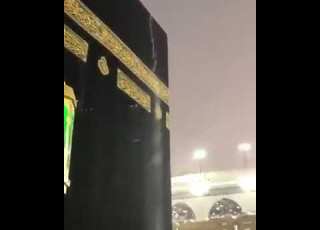 شاهد هطول الأمطار في الحرم المكي حجر اسماعيل مزراب الرحمة