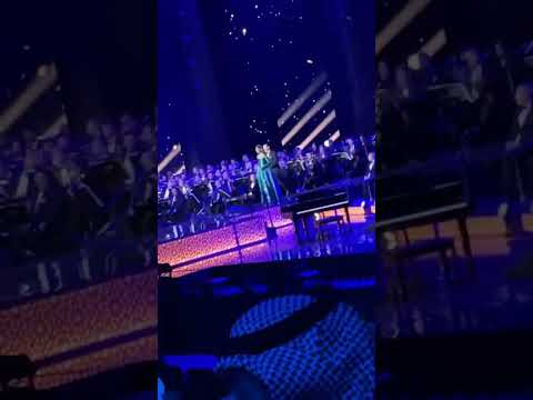 لحظة انسحاب الجمهور من وصلة بلقيس في ليلة فنان العرب محمد عبده