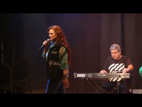 النجمة سيمون تغنى لشادية طبطب الهوا علينا قالي كلام من احدث حفلاتها 2022