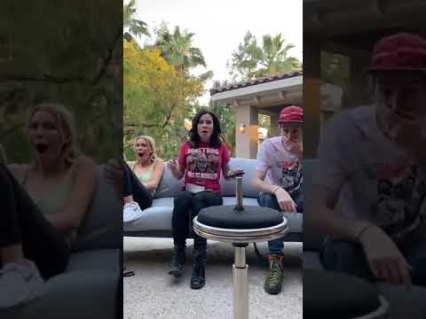 لبستها يا كروديا