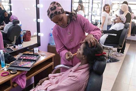 أشهر أماكن المكياج بالجملة لمشروع تصفيف الشعر