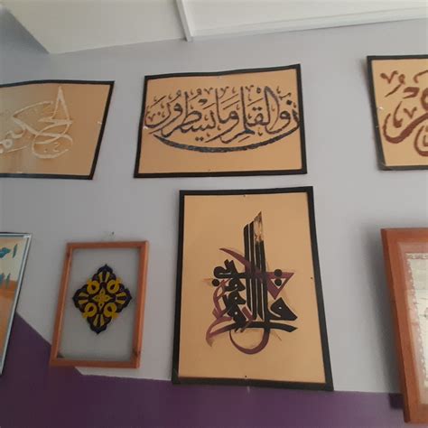 أصبحت الزخارف الكتابية مادة تاريخية مهمة - الحل - مجمع القلعة
