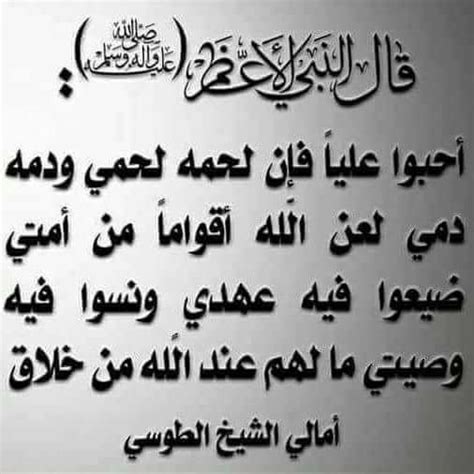 أضع شفتي على الطرف المقطوع ثم أنفخ عليه بشدة، وأصف الصوت الذي أسمعه وأكرر ما ورد أعلاه لكنني أنفخ بلطف هذه المرة كيف يختلف الصوت كن حذرًا عند النفخ لأن رأس القشة حاد