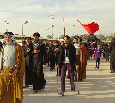 ألقت لي بدايتها وانزلقت بعيدًا.  وهذا المثل يقال لمن ارتبطت به بتهمة وهي صاحبه