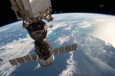 أين تقع محطة الفضاء الدولية ISS وفي أي سنة تم تأسيسها؟