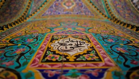 استخدام الألوان في الفنون الزخرفية الإسلامية ليس له وظيفة جمالية؟ استخدام الألوان في الفنون الزخرفية الإسلامية ليس له وظيفة جمالية؟