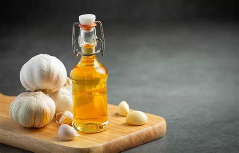 الآثار الجانبية لاستخدام الثوم المنقوع في زيت الزيتون