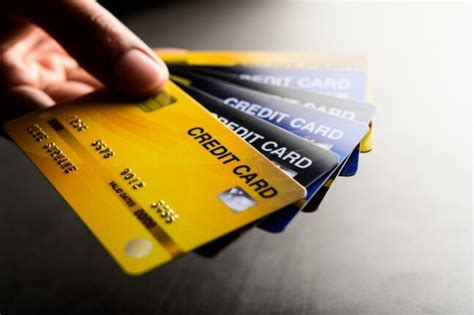 الاستخدام الصحيح لبطاقات الائتمان وحساب الفائدة