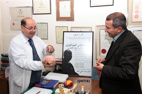 الطبيب الأردني الذي انتحر من أي عائلة