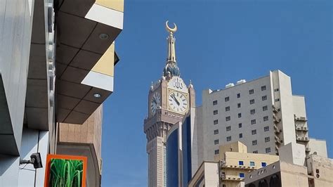 المسافة بين بيت عبد الله والمسجد حوالي 400 متر، أي مما يلي يمكن أن يكون تقديراً معقولاً للمسافة بالكيلومترات التي سيقطعها عبد الله لأداء صلاة الفجر في المسجد؟