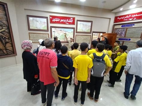 المشروع الأول هو زيارة ميدانية لثلاثة متاجر بها جهاز كمبيوتر، ومحل بقالة، ومكتبة، ومخزن للنسخ والصور، ومتجر كمبيوتر.