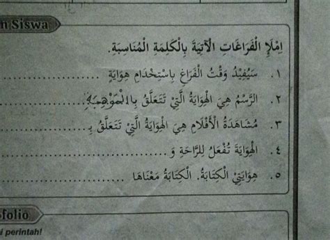املأ الفراغات بالكلمات المناسبة من النص باستخدام المثال المذكور. املأ الفراغات بالكلمات المناسبة من النص باستخدام المثال المذكور.