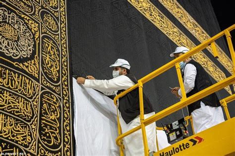 بدء التصنيع الوطني لغطاء الكعبة المشرفة في عهد الإمام سعود بن عبد العزيز وأمر بخياطتها.