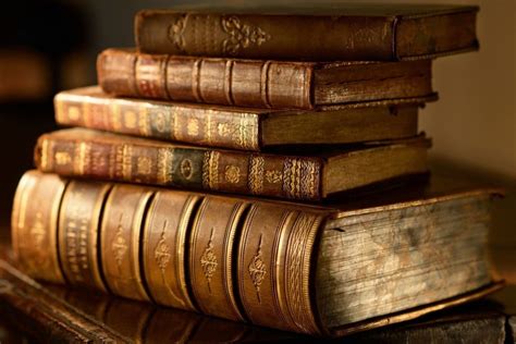 تتضمن بعض المصادر الأصلية للتاريخ التي يعتمد عليها المؤرخون ما يلي: