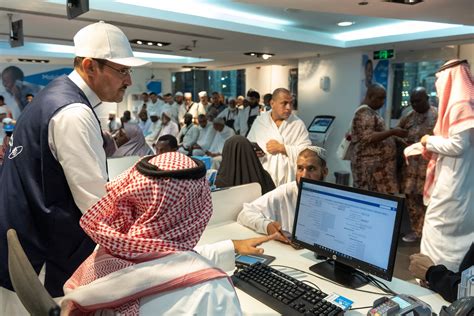 تتطلب الاتصالات الإلكترونية جهازًا تقنيًا للتوسط في العلاقة - مصباح المعلومات