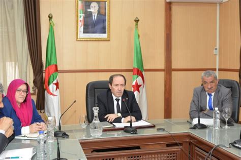 تخرج من الإذاعة المدرسية للتحضير للامتحانات تخرج من الإذاعة المدرسية للتحضير للامتحانات