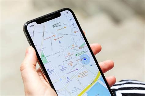 تطبيق GPS Tracker: خرائط Google و Apple Maps