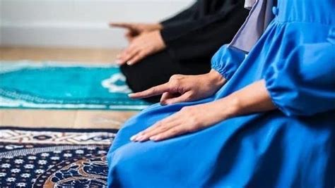 تفسير أحلام امرأة تصلي مع الرجال في المسجد لامرأة متزوجة وعازبة من ابن سيرين