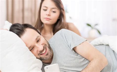 تفسير الأحلام حول حديث زوجي لامرأة على هاتف أرملة