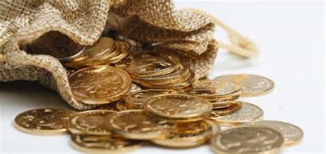 تفسير الحالم الذي يرى أنه يأخذ العملات المعدنية في المنام