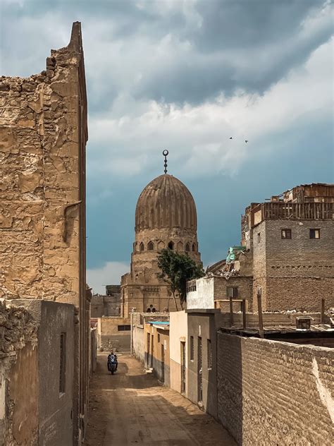 تفسير حلم الموتى بعودة الحياة إلى العزاب حسب ابن شاهين