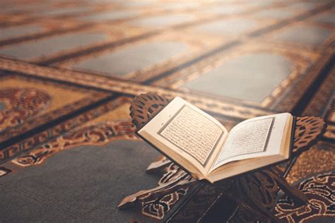 تفسير رؤية شخص أعرفه يقرأ القرآن في حلم لفتاة واحدة