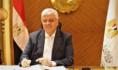 تلقى إجابة السؤال من وزير الجامعة المصرية تقريراً عن اكتمال أول دفعتين تلقى إجابة السؤال من وزير الجامعة المصرية تقريراً عن اكتمال أول دفعتين