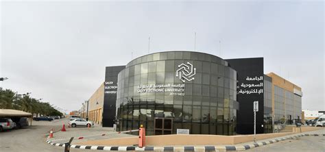 توفر كافة المعلومات الخاصة بالجامعة وكلياتها على موقع الجامعة