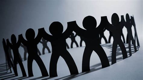 حل سؤالا من الأمثال عندما تعرف الشدائد الأخوة.  ما هي علامة الترقيم التي نسينا كتابتها من قبل؟