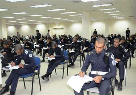شروط القبول في كلية الملك فهد الأمنية لحاملي الشهادات الجامعية شروط القبول في كلية الملك فهد الأمنية لحاملي الشهادات الجامعية