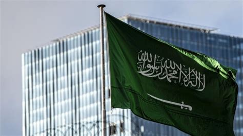 طردت السعودية سفير لبنان واستدعت سفيرها